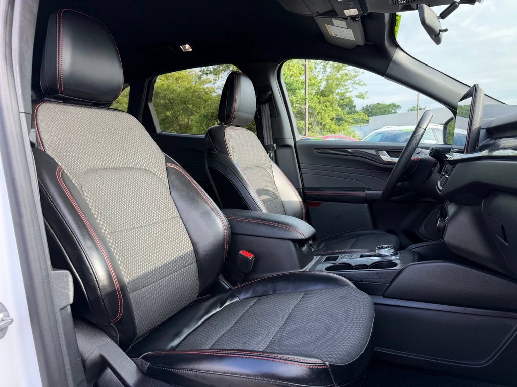Used 2023 Ford Escape ST-Line w/ Tech Pack #1 FWD image 33