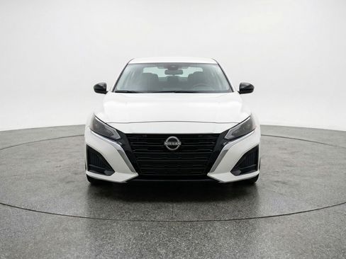 Used 2025 Nissan Altima 2.5 SV FWD image 2