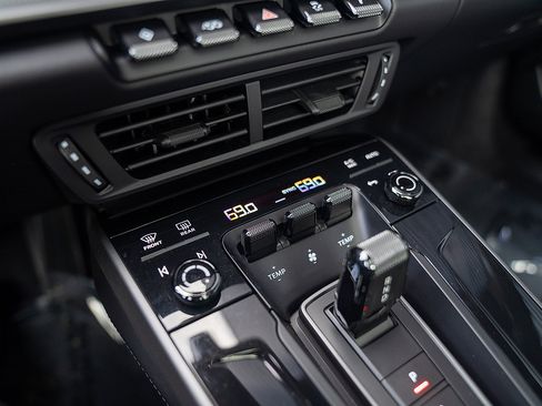 Certified 2025 Porsche 911 Carrera image 16