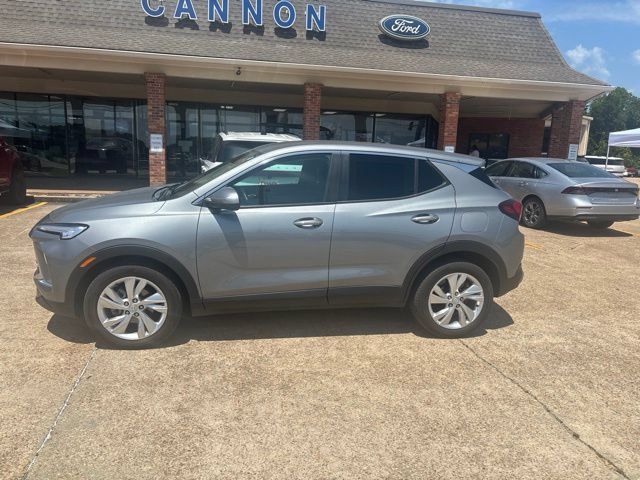 Used 2025 Buick Encore GX Preferred FWD image 2