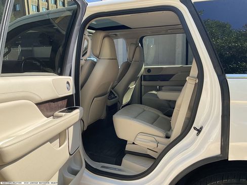 Used 2018 Lincoln Navigator Select w/ Technology Package image 14