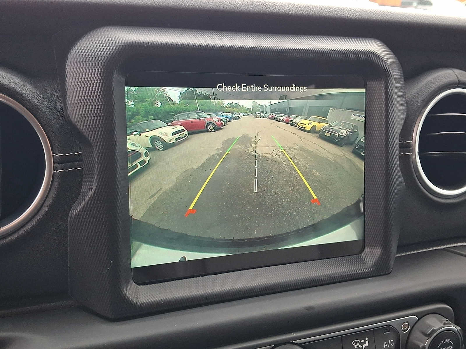 Used 2020 Jeep Wrangler Unlimited Sahara AWD/4WD image 17