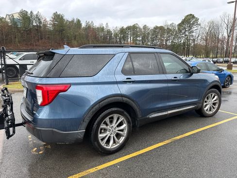 Used 2020 Ford Explorer XLT w/ Equipment Group 202A image 2