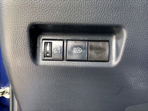 Used 2020 Toyota RAV4 XLE AWD/4WD image 33