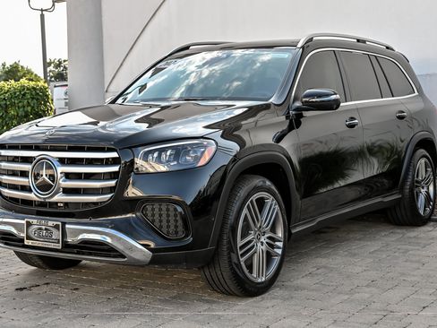 Used 2024 Mercedes-Benz GLS 450 4MATIC image 5