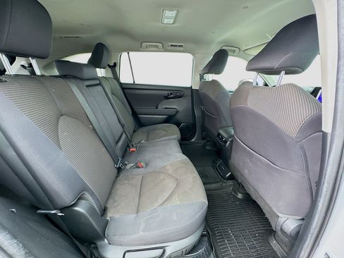 Used 2023 Toyota Highlander LE FWD image 18