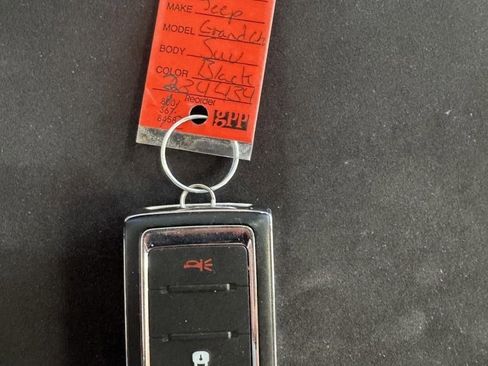 Used 2024 Jeep Grand Cherokee Laredo AWD/4WD image 34