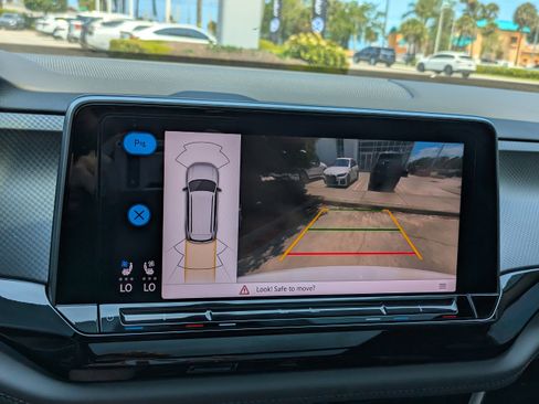 Certified 2025 Volkswagen Atlas Peak Edition SE image 22