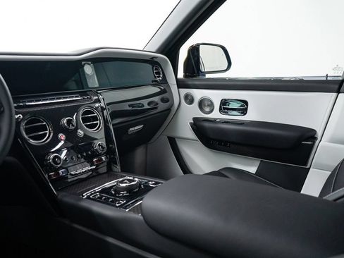 Certified 2026 Rolls-Royce Cullinan Black Badge AWD/4WD image 34