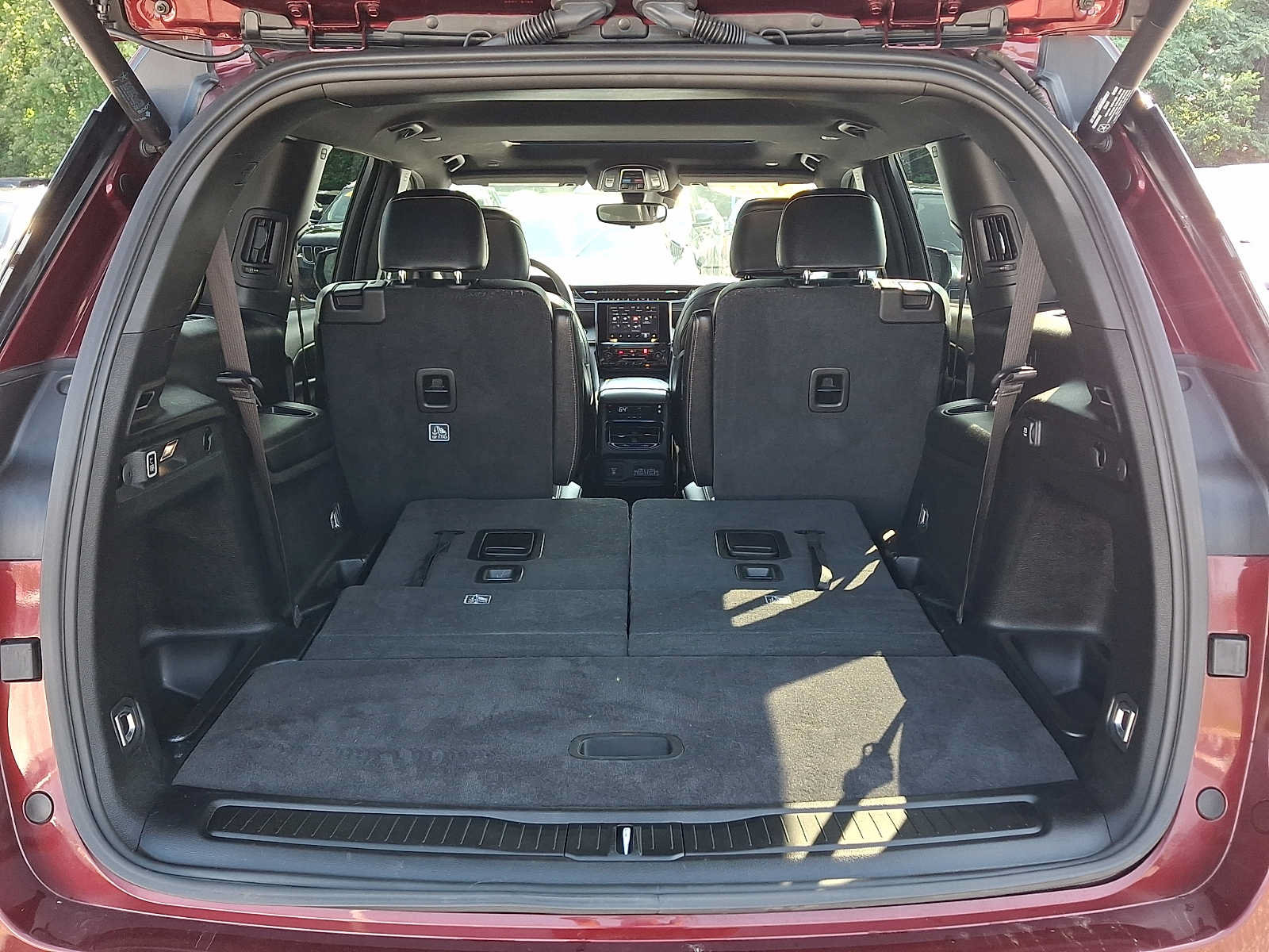 Used 2023 Jeep Grand Cherokee L Laredo AWD/4WD image 32