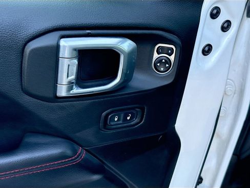 Used 2023 Jeep Wrangler Unlimited Rubicon w/ Cold Weather Group AWD/4WD image 19