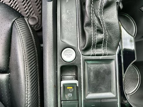 Used 2022 Volkswagen Atlas Cross Sport SE image 17