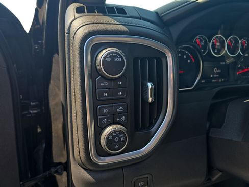Used 2022 Chevrolet Silverado 1500 LTZ AWD/4WD image 20