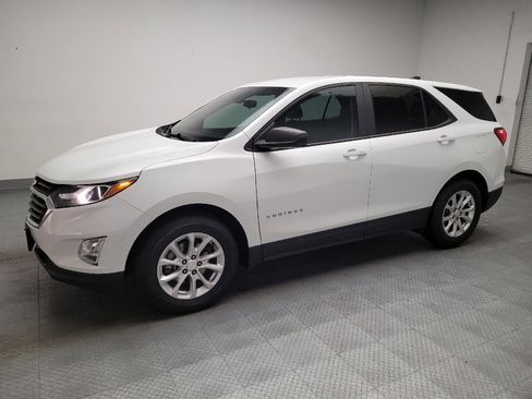 Used 2020 Chevrolet Equinox LS w/ LS Convenience Package FWD image 2