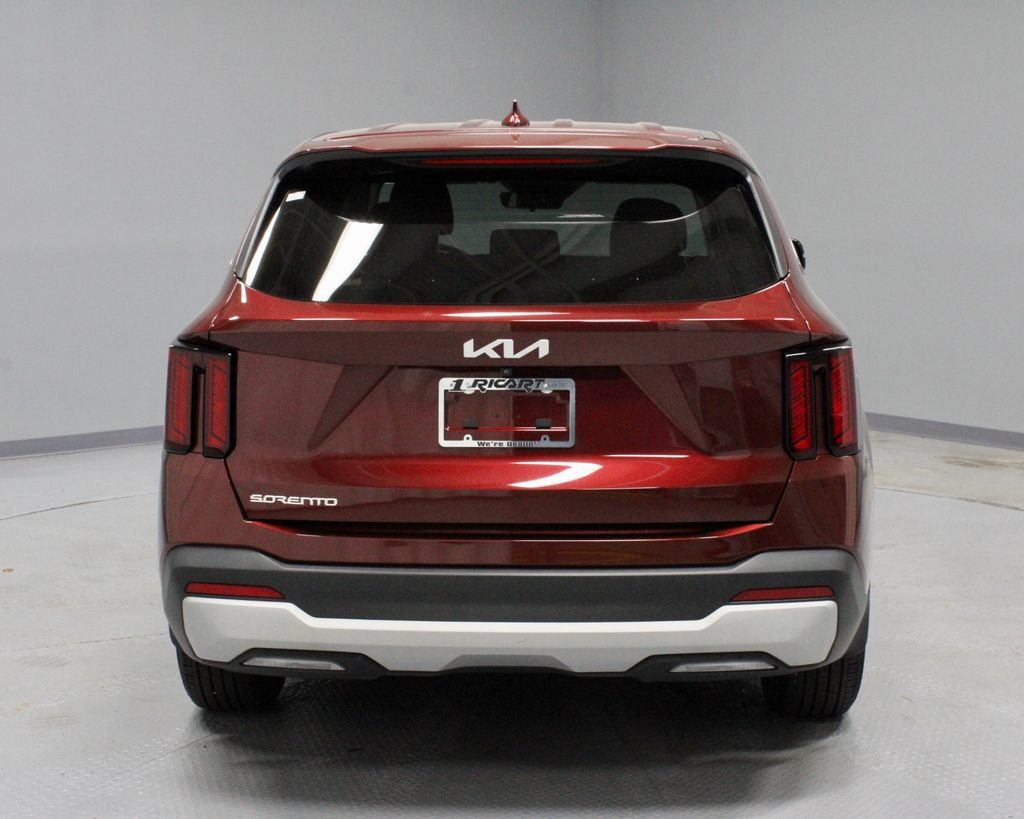 Used 2024 Kia Sorento LX FWD image 9