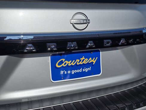 Used 2024 Nissan Armada SL w/ Captain's Chairs Package RWD image 10