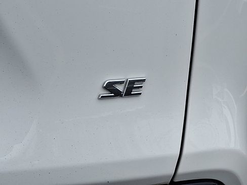Used 2023 Toyota RAV4 SE w/ Weather & Moonroof Package image 32