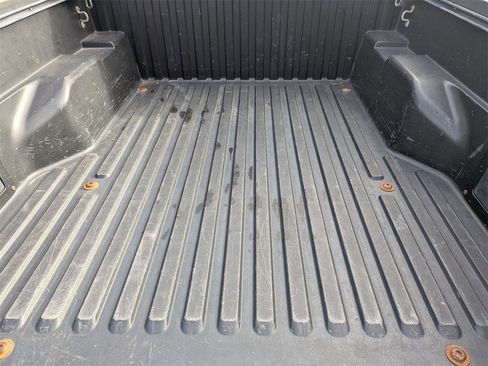 Used 2017 Toyota Tacoma SR image 12