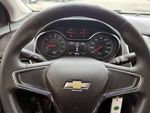 Used 2018 Chevrolet Cruze LS FWD image 17