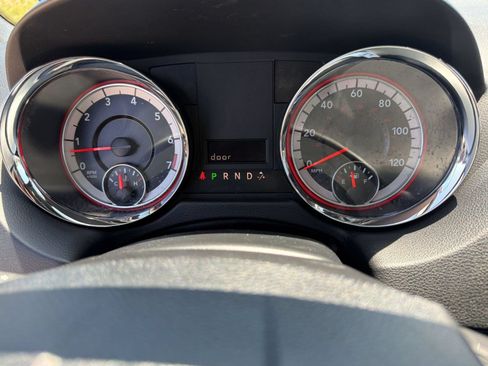 Used 2020 Dodge Grand Caravan SXT FWD image 22