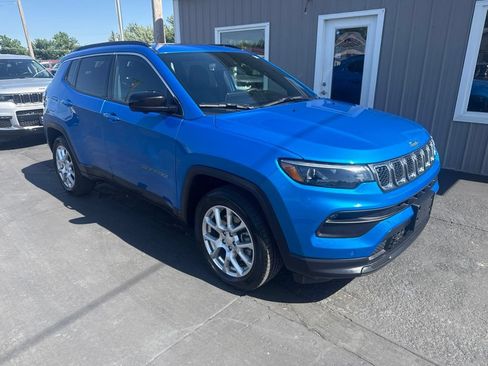 Used 2024 Jeep Compass Latitude w/ Sun and Sound Group AWD/4WD image 1