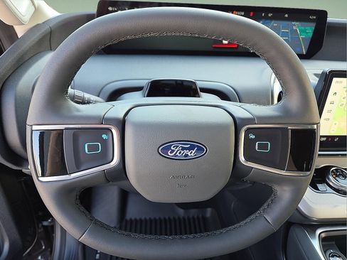 New 2026 Ford Expedition Active image 24