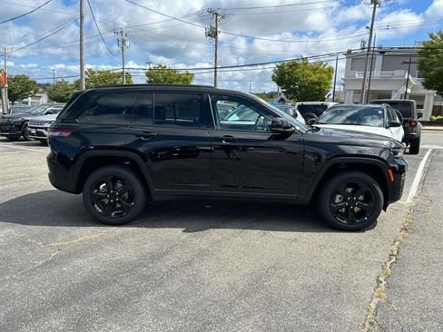 New 2025 Jeep Grand Cherokee Limited w/ Black Appearance Package image 2