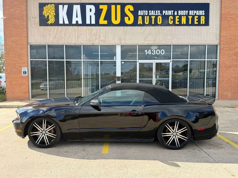 Used 2012 Ford Mustang Convertible image 9