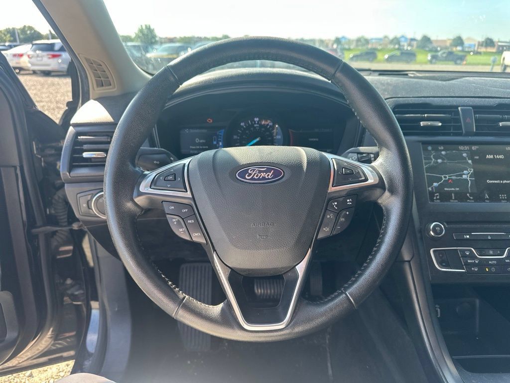 Used 2018 Ford Fusion SE w/ Equipment Group 601A FWD image 18