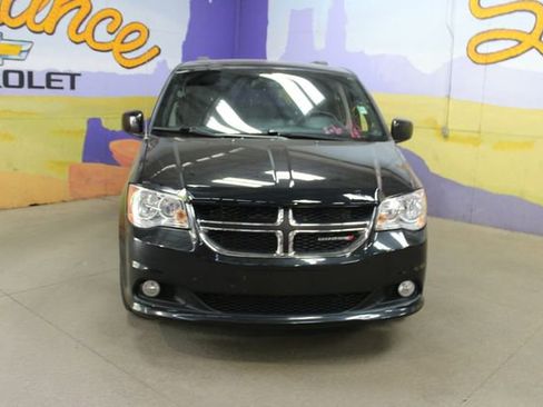 Used 2019 Dodge Grand Caravan SXT FWD image 3