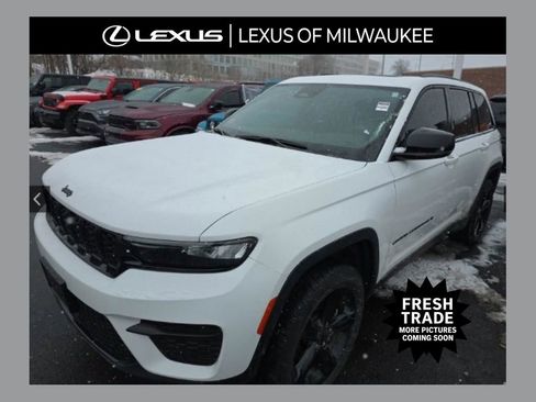 Used 2023 Jeep Grand Cherokee Altitude image 1