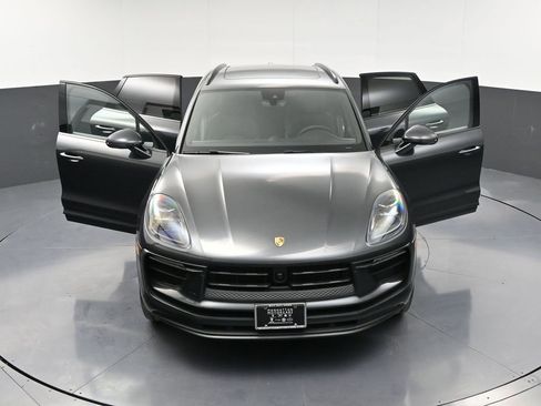 Certified 2025 Porsche Macan image 34