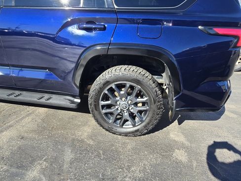 Certified 2023 Toyota Sequoia Platinum image 4