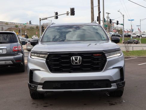 Certified 2025 Honda Pilot TrailSport image 2
