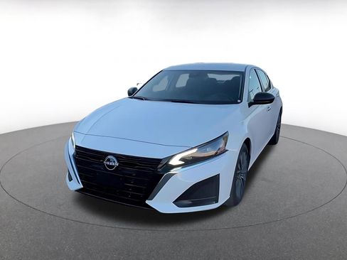 Used 2025 Nissan Altima 2.5 SV FWD image 7