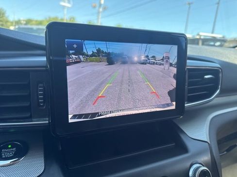 Used 2020 Ford Explorer XLT w/ Equipment Group 202A RWD image 17