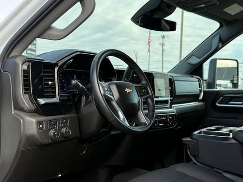 Used 2025 Chevrolet Silverado 2500 LT w/ Convenience Package image 13