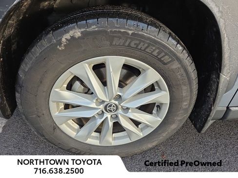 Used 2023 Toyota Corolla Cross LE image 13