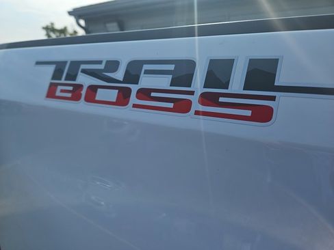 Used 2022 Chevrolet Silverado 1500 LT Trail Boss w/ Convenience Package II image 5