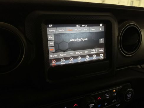 Used 2021 Jeep Gladiator Sport AWD/4WD image 14