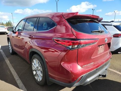 Used 2022 Toyota Highlander Limited image 3
