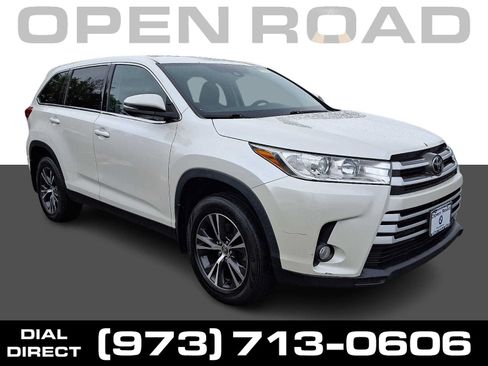 Used 2019 Toyota Highlander Plus AWD/4WD image 1