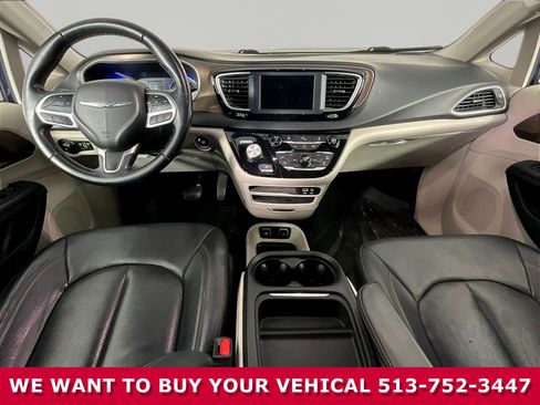 Used 2018 Chrysler Pacifica Touring-L FWD image 7