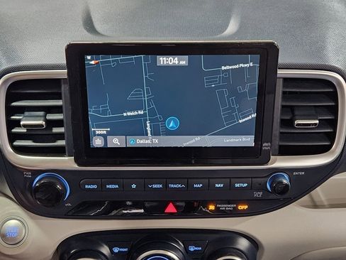Used 2021 Hyundai Venue FWD image 34