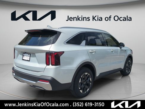 New 2026 Kia Sorento S w/ S Panoramic Sunroof Package FWD image 3