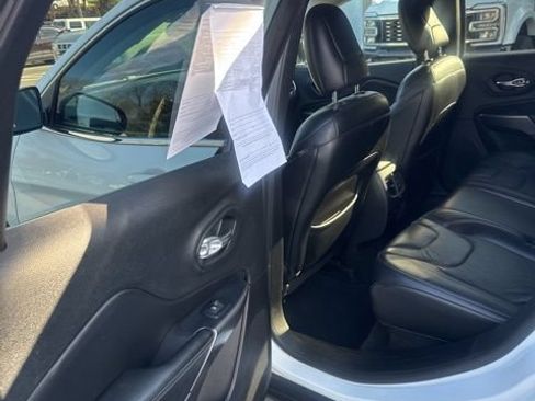 Used 2019 Jeep Cherokee Limited AWD/4WD image 24
