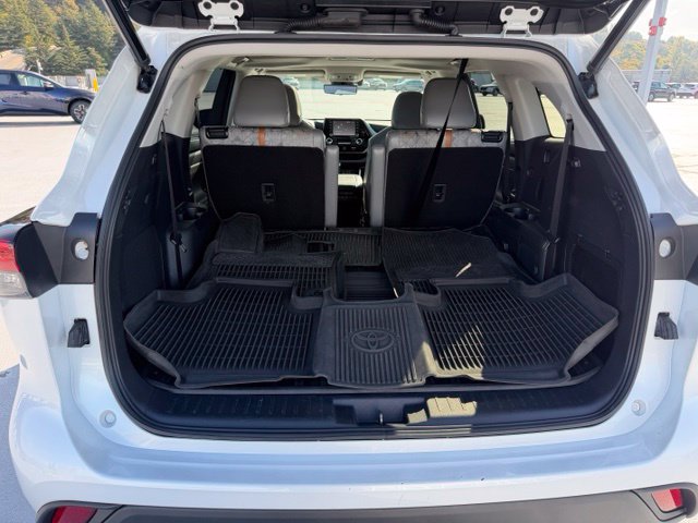 Certified 2022 Toyota Highlander Bronze Edition AWD/4WD image 10