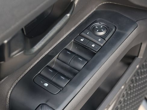 Used 2025 Toyota Tacoma SR5 AWD/4WD image 27