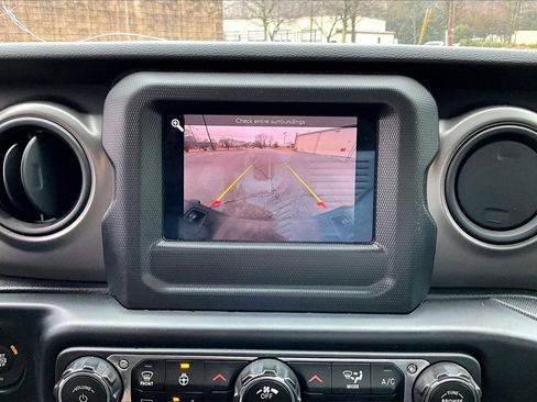 Certified 2022 Jeep Gladiator Sport image 13