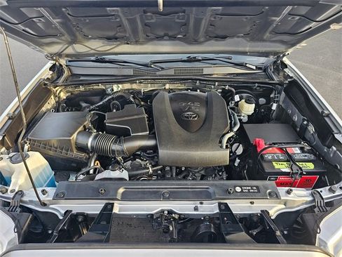 Used 2018 Toyota Tacoma SR5 image 9